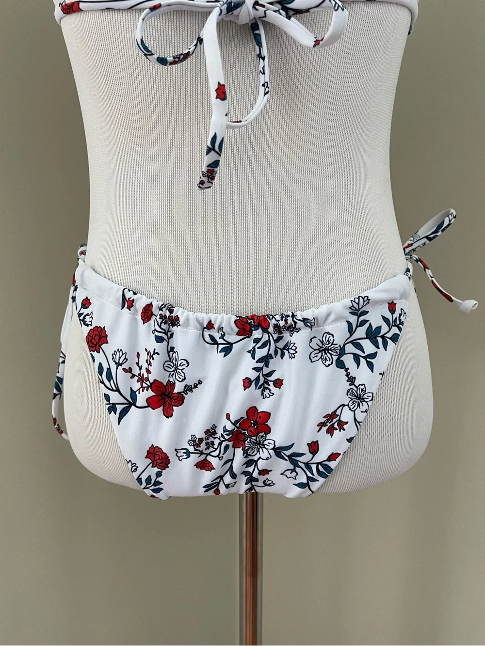 Zaful White Floral Bandeau Bikini with Red & Navy Accents Women’s S - US 4 EU 36